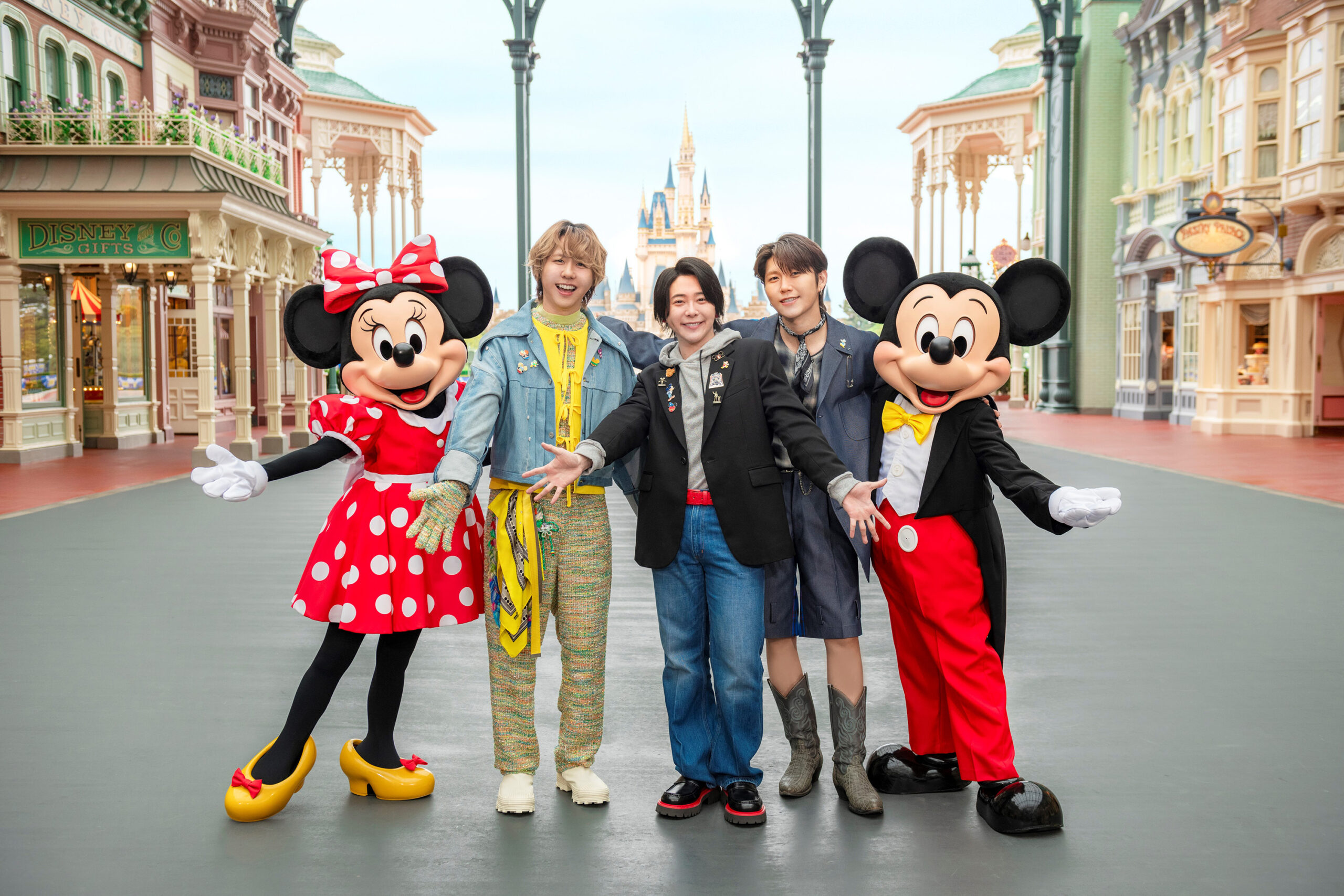 Disney Mrs. GREEN APPLE 4点おまとめ Mrs. GREEN APPLEとコラボ──東京ディズニーリゾートが仕掛ける